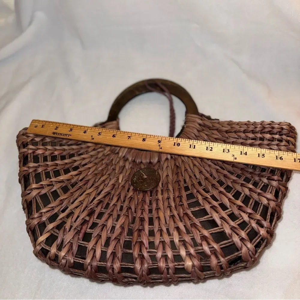 Woven Tan Handbag with Circular Wooden Handles